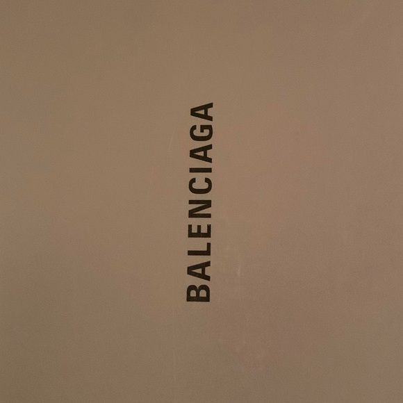 Authentic empty designer shoe boxes - Picture 2 of 6